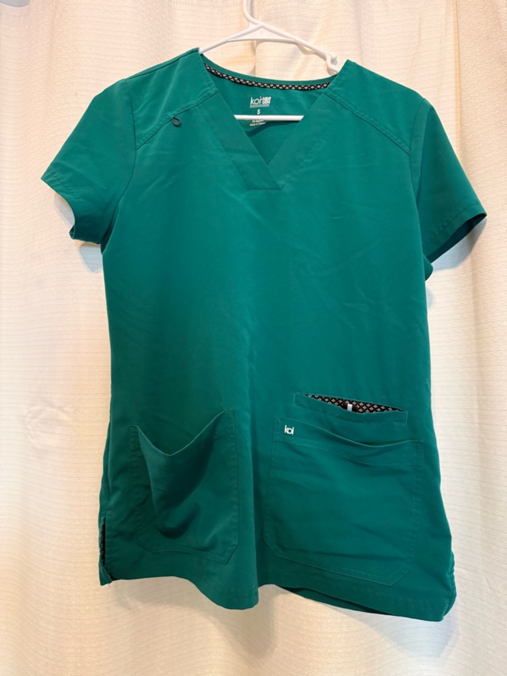 Koi Next Gen Hustle and Heart 3 Pocket Scrub Top in Hunter Green